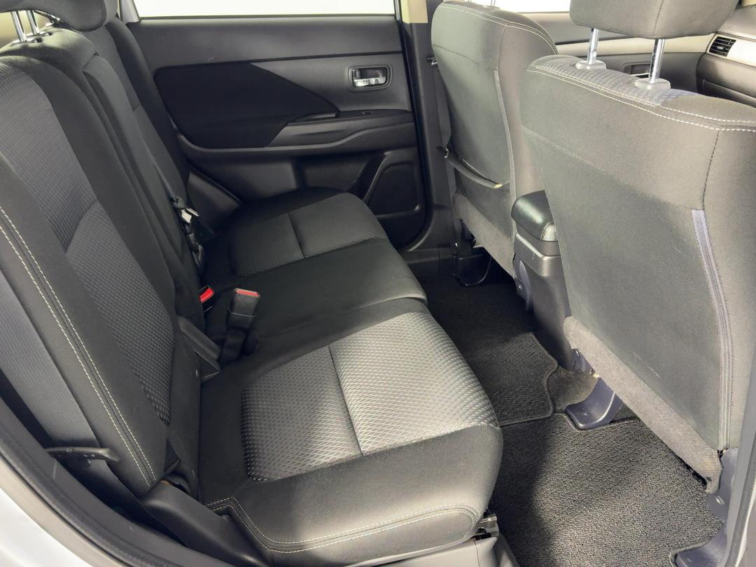 Photo '20' of Mitsubishi Outlander