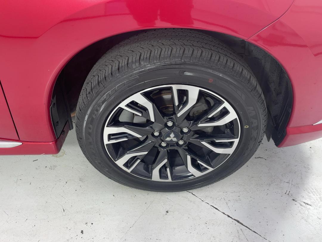 Photo '9' of Mitsubishi Outlander