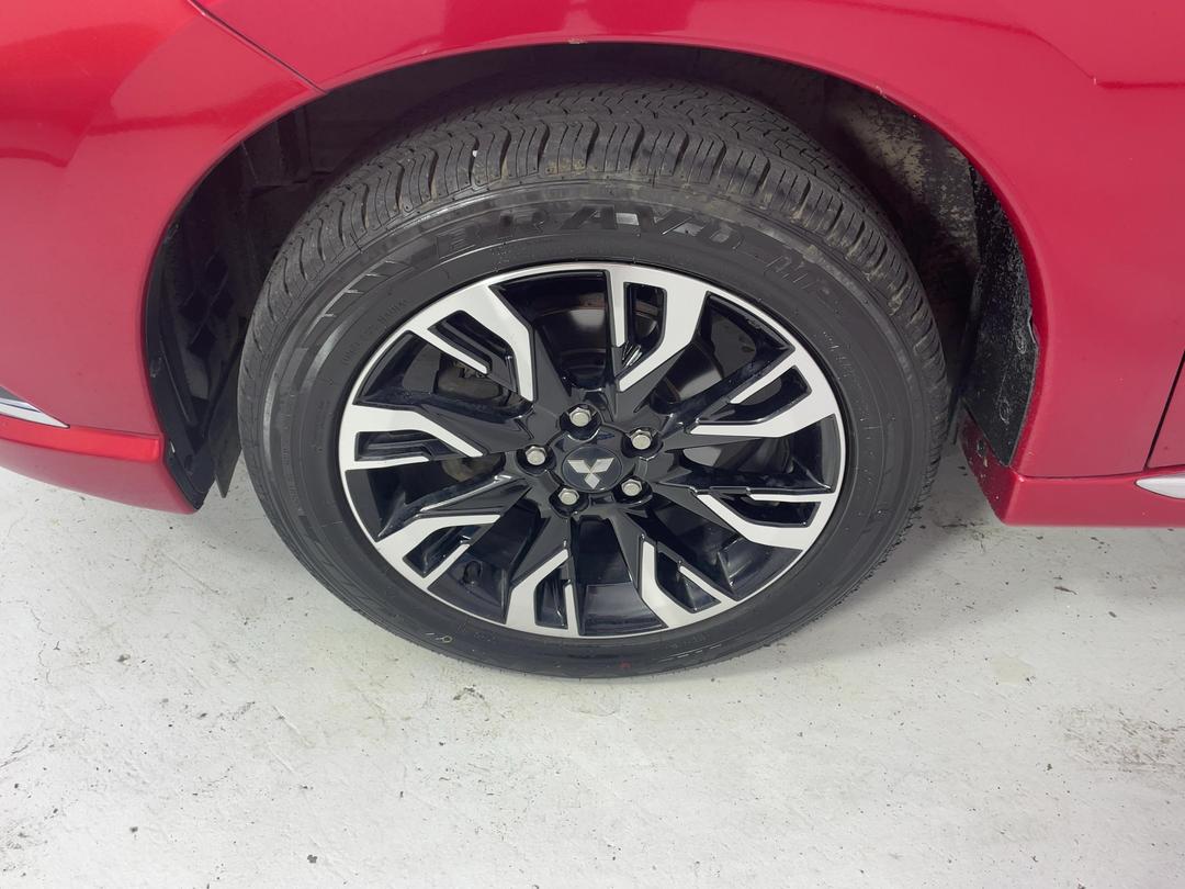 Photo '10' of Mitsubishi Outlander
