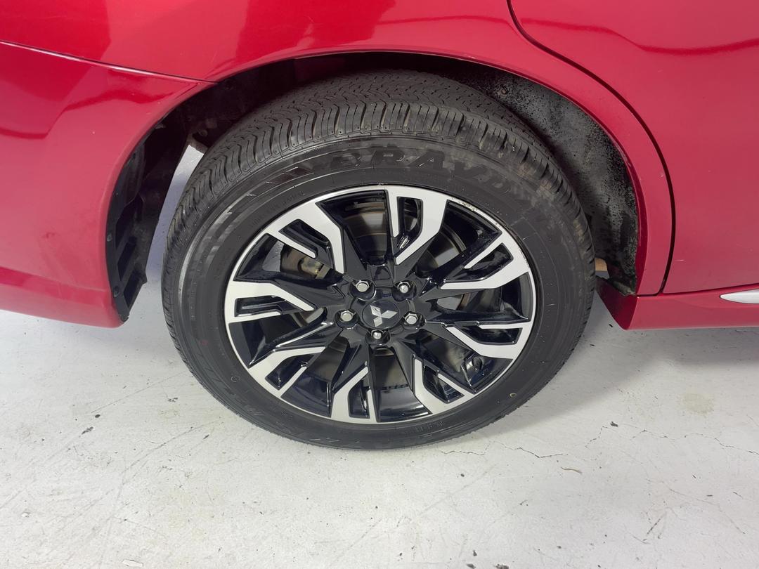 Photo '12' of Mitsubishi Outlander