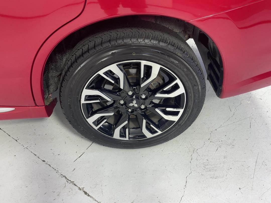 Photo '11' of Mitsubishi Outlander