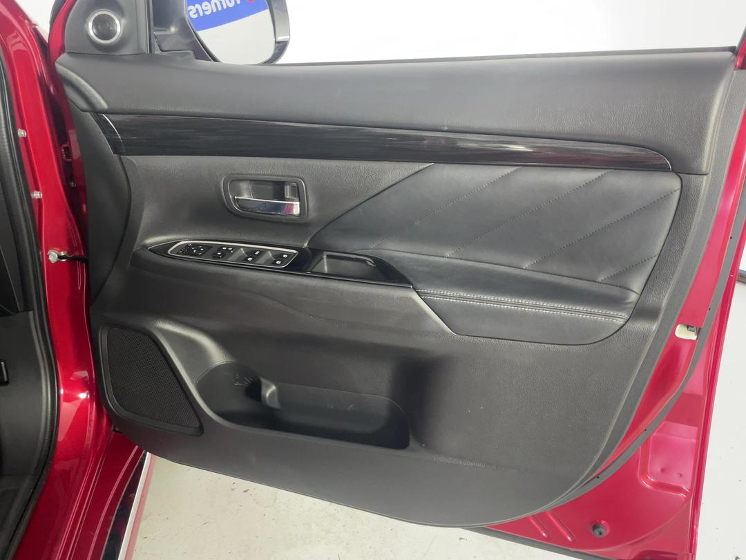 Photo '15' of Mitsubishi Outlander