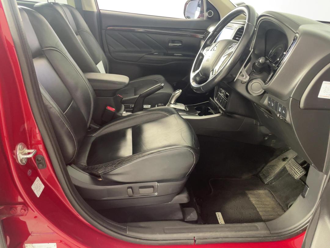 Photo '16' of Mitsubishi Outlander