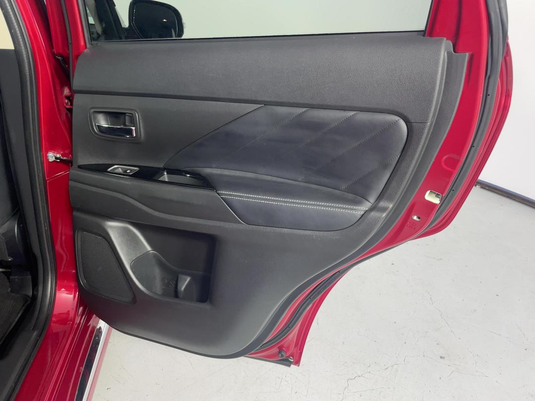 Photo '19' of Mitsubishi Outlander