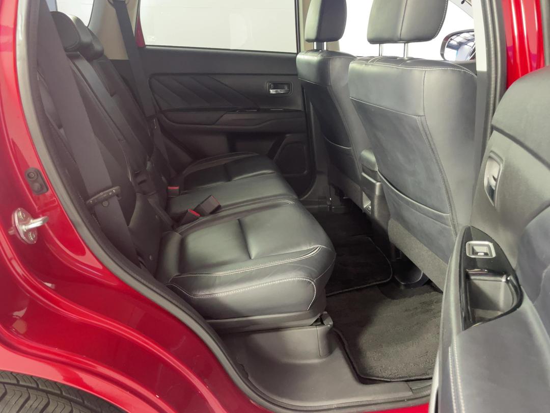 Photo '20' of Mitsubishi Outlander