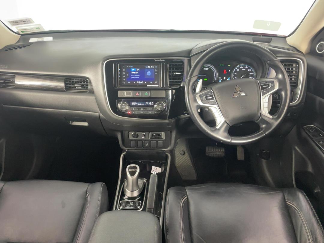 Photo '17' of Mitsubishi Outlander