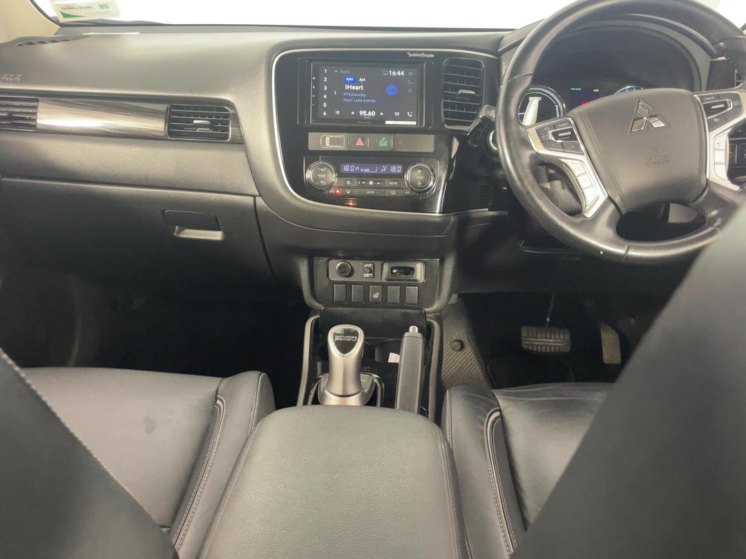 Photo '18' of Mitsubishi Outlander