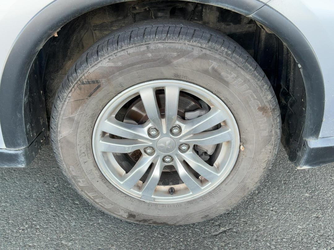 Photo '2' of Mitsubishi Outlander LS Photo '2' of Mitsubishi Outlander LS