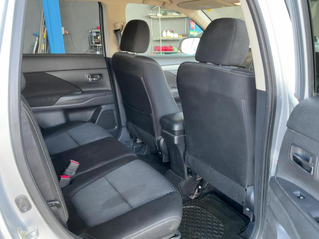 Photo '18' of Mitsubishi Outlander LS Photo '18' of Mitsubishi Outlander LS