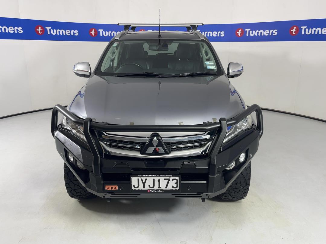 Photo '2' of Mitsubishi Pajero Sport
