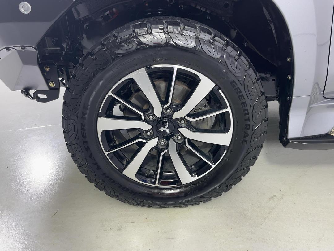 Photo '10' of Mitsubishi Pajero Sport