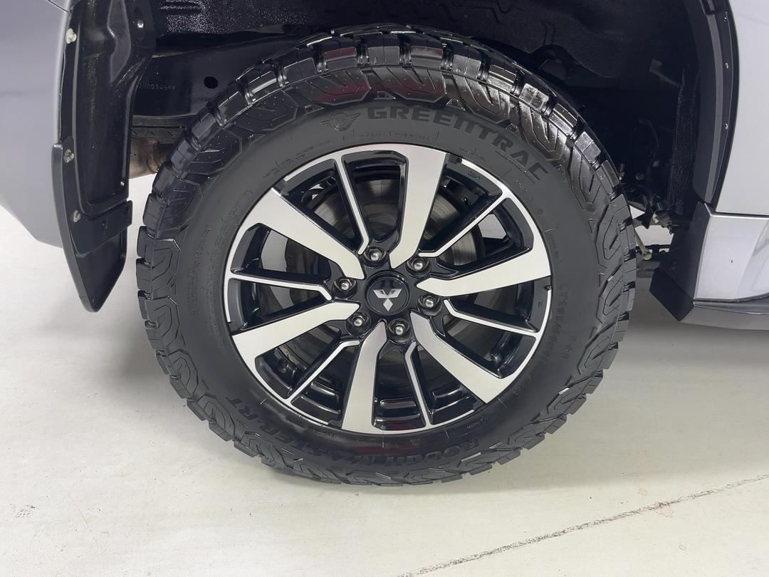 Photo '12' of Mitsubishi Pajero Sport