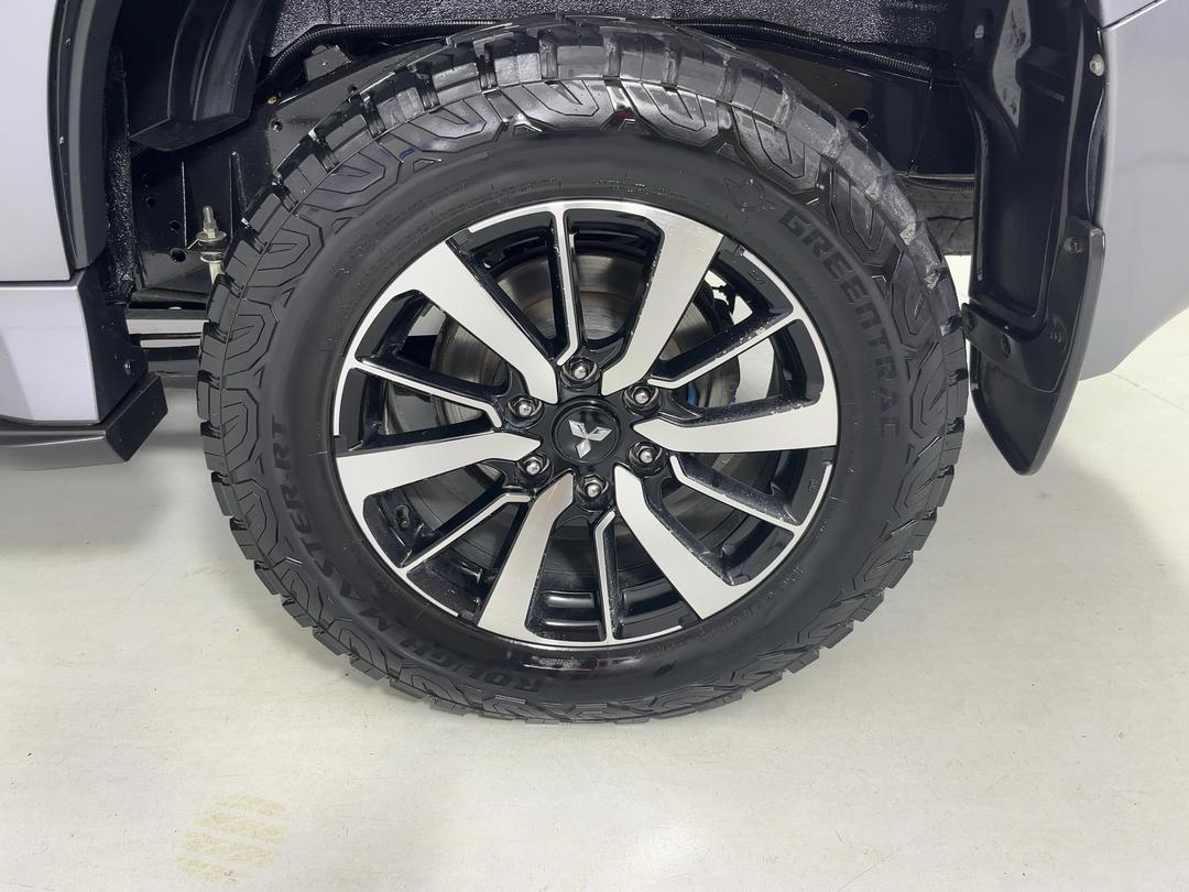Photo '11' of Mitsubishi Pajero Sport