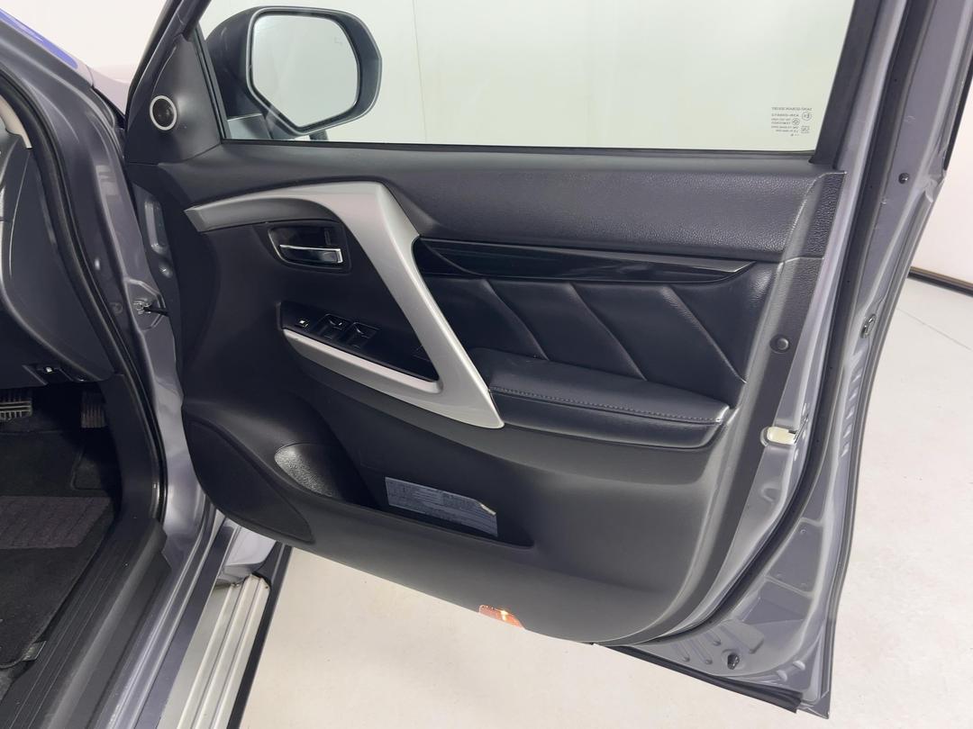 Photo '15' of Mitsubishi Pajero Sport