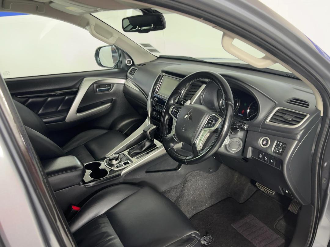 Photo '16' of Mitsubishi Pajero Sport