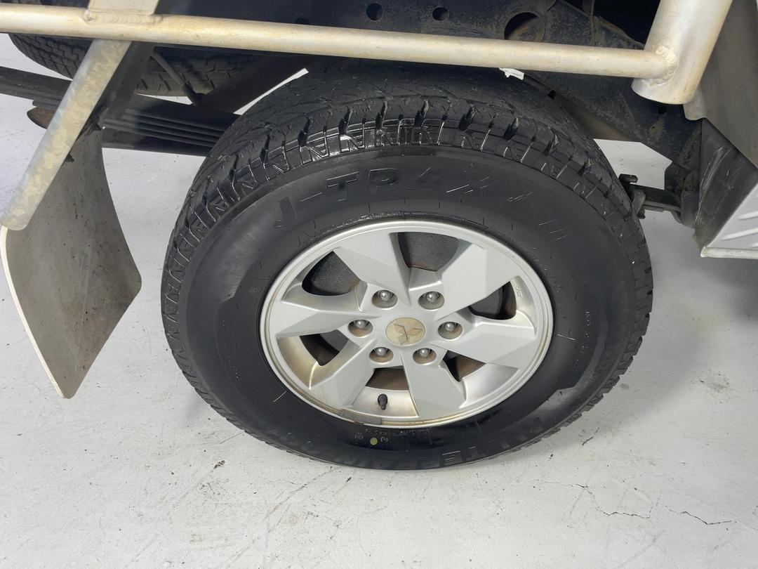 Photo '12' of Mitsubishi Triton