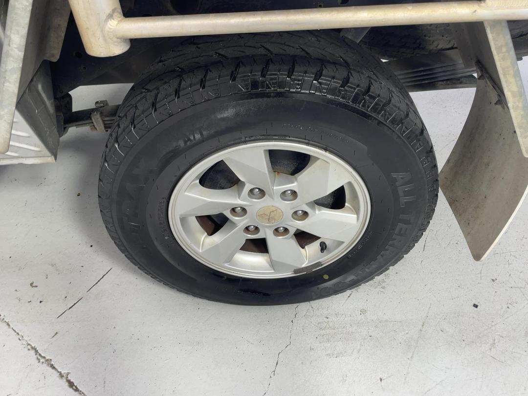 Photo '11' of Mitsubishi Triton