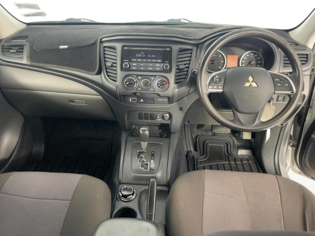 Photo '17' of Mitsubishi Triton