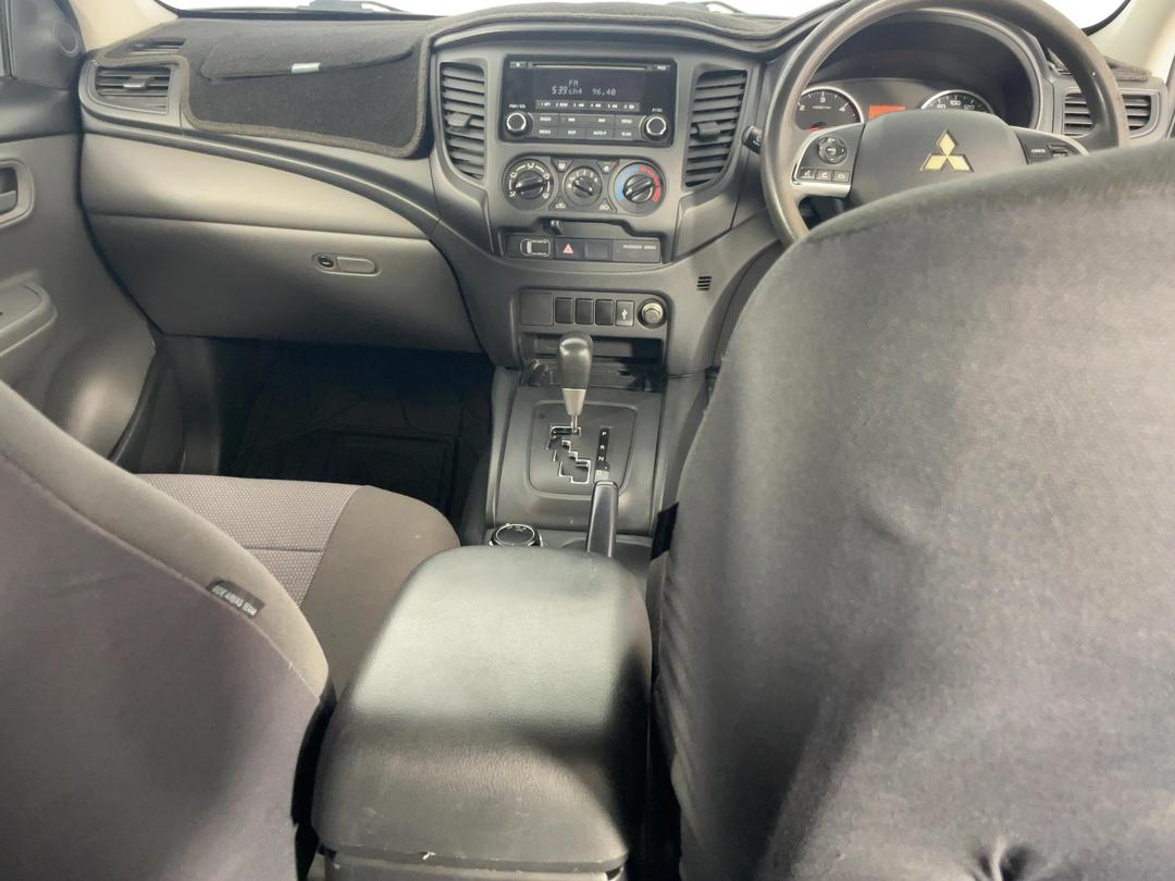 Photo '18' of Mitsubishi Triton