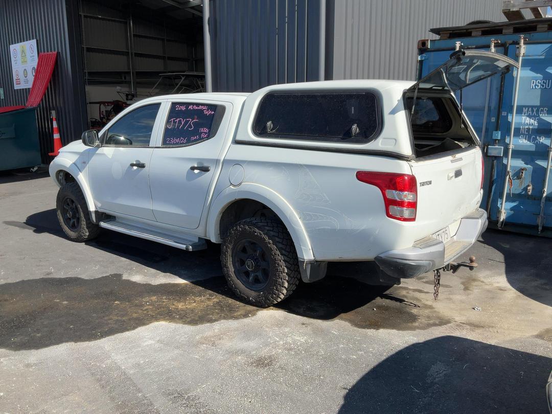 Photo '5' of Mitsubishi Triton D/CAB GLX
