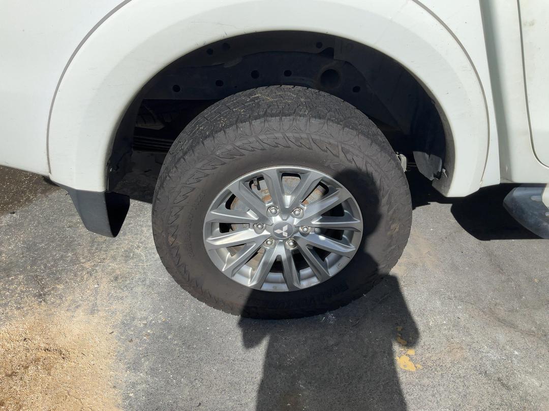 Photo '18' of Mitsubishi Triton D/CAB Glxr