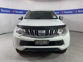 Photo '2' of Mitsubishi Triton