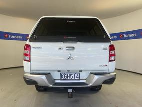 Photo '6' of Mitsubishi Triton