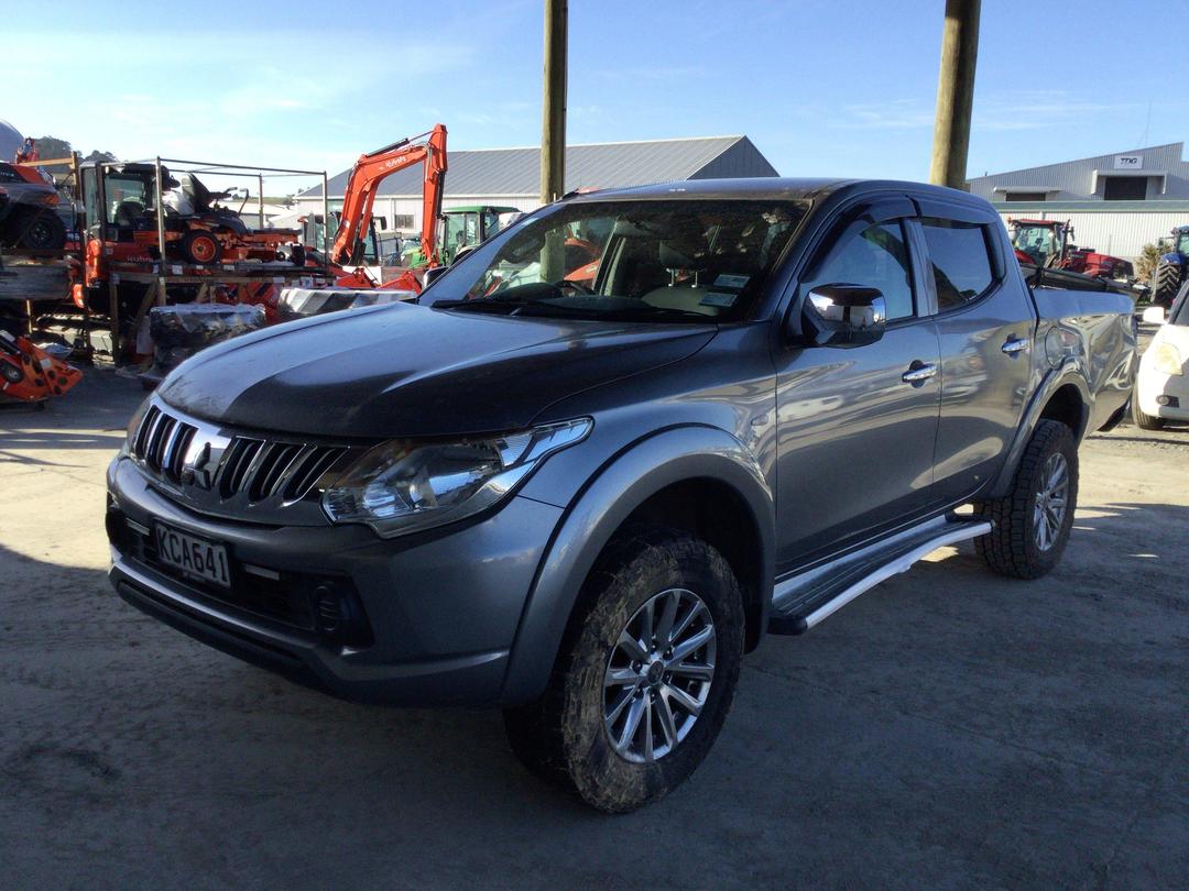 Photo '3' of Mitsubishi Triton D/CAB Glxr Photo '3' of Mitsubishi Triton D/CAB Glxr