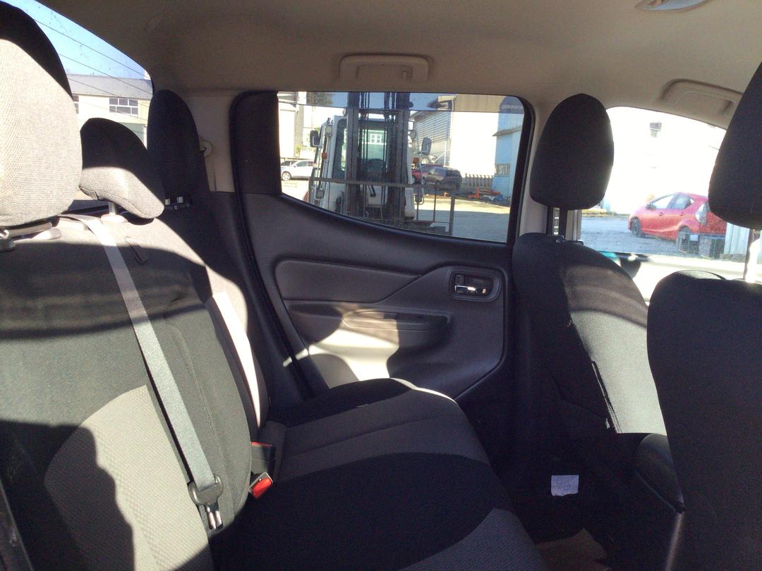 Photo '17' of Mitsubishi Triton D/CAB Glxr Photo '17' of Mitsubishi Triton D/CAB Glxr
