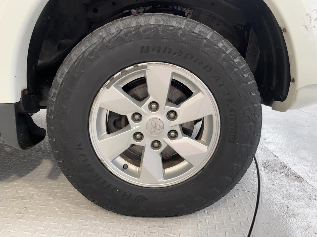 Photo '9' of Mitsubishi Triton