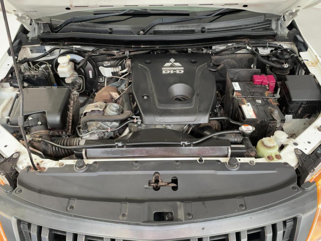 Photo '13' of Mitsubishi Triton