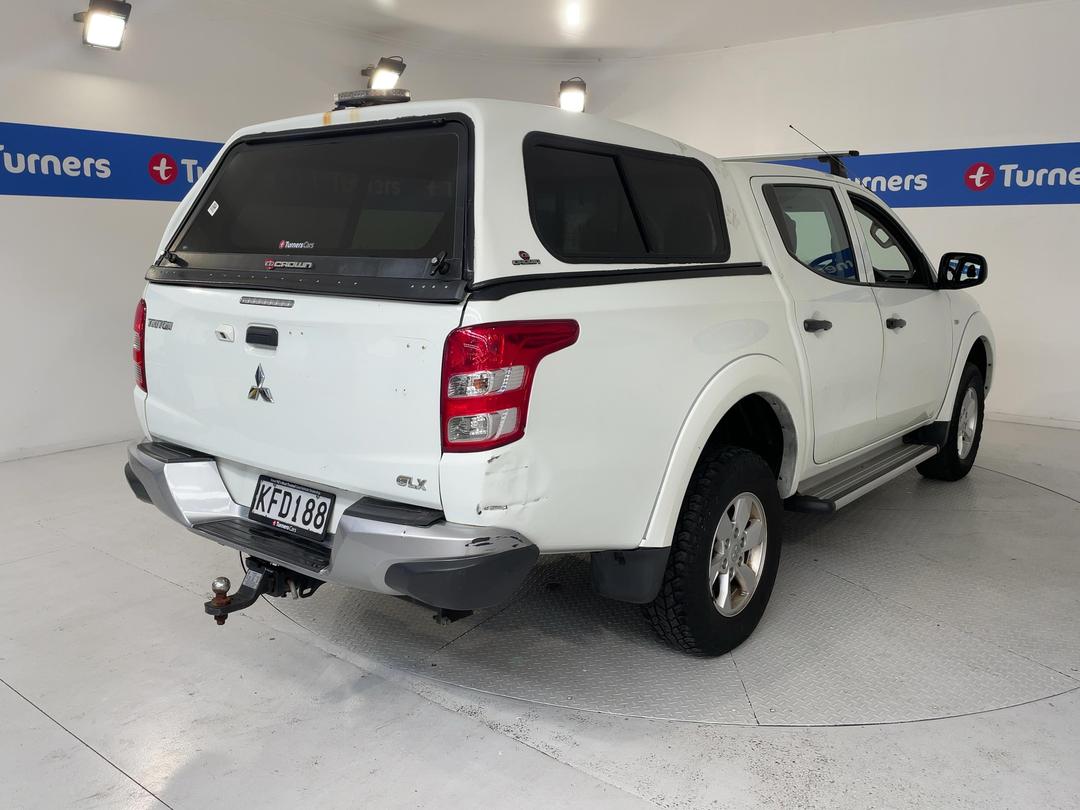 Photo '7' of Mitsubishi Triton