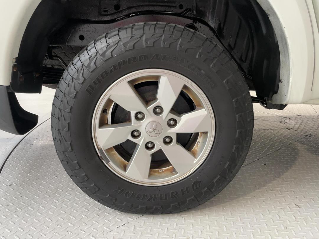 Photo '12' of Mitsubishi Triton