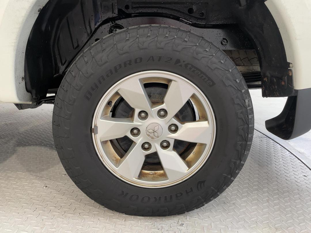 Photo '11' of Mitsubishi Triton