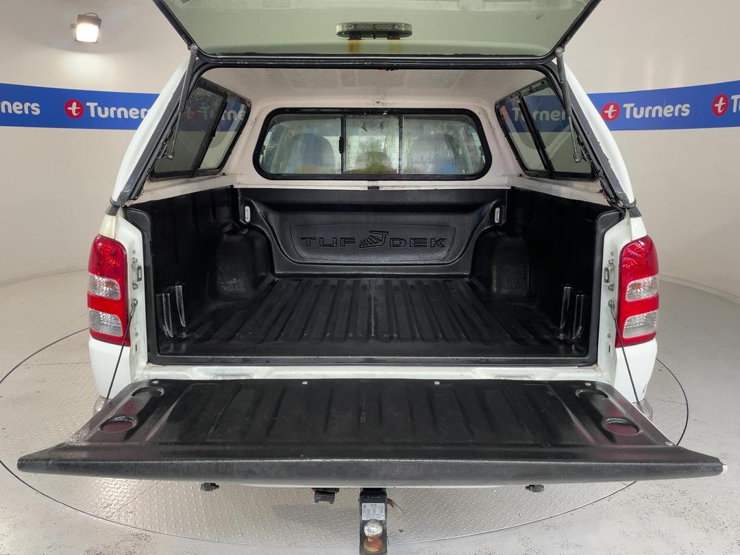 Photo '14' of Mitsubishi Triton