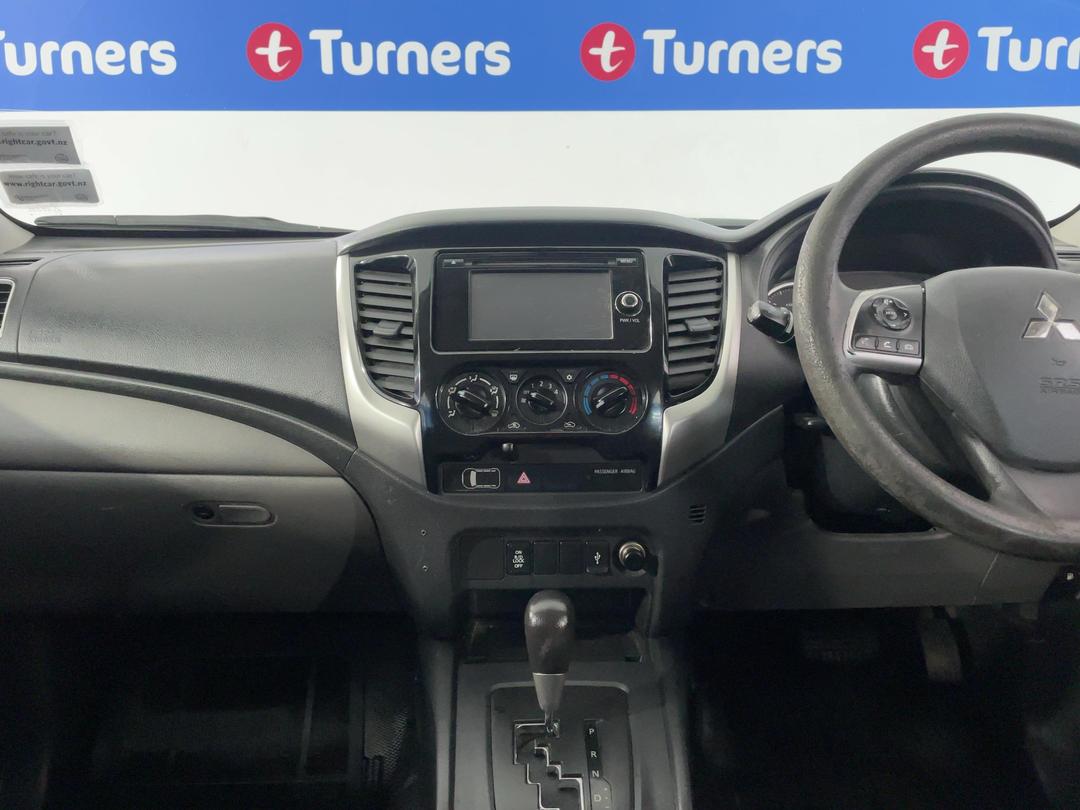 Photo '18' of Mitsubishi Triton