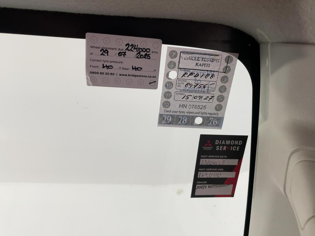 Photo '27' of Mitsubishi Triton