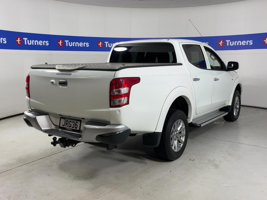 Photo '7' of Mitsubishi Triton
