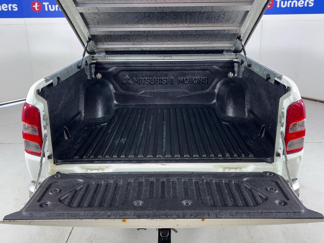 Photo '14' of Mitsubishi Triton