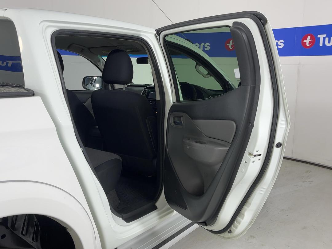 Photo '19' of Mitsubishi Triton