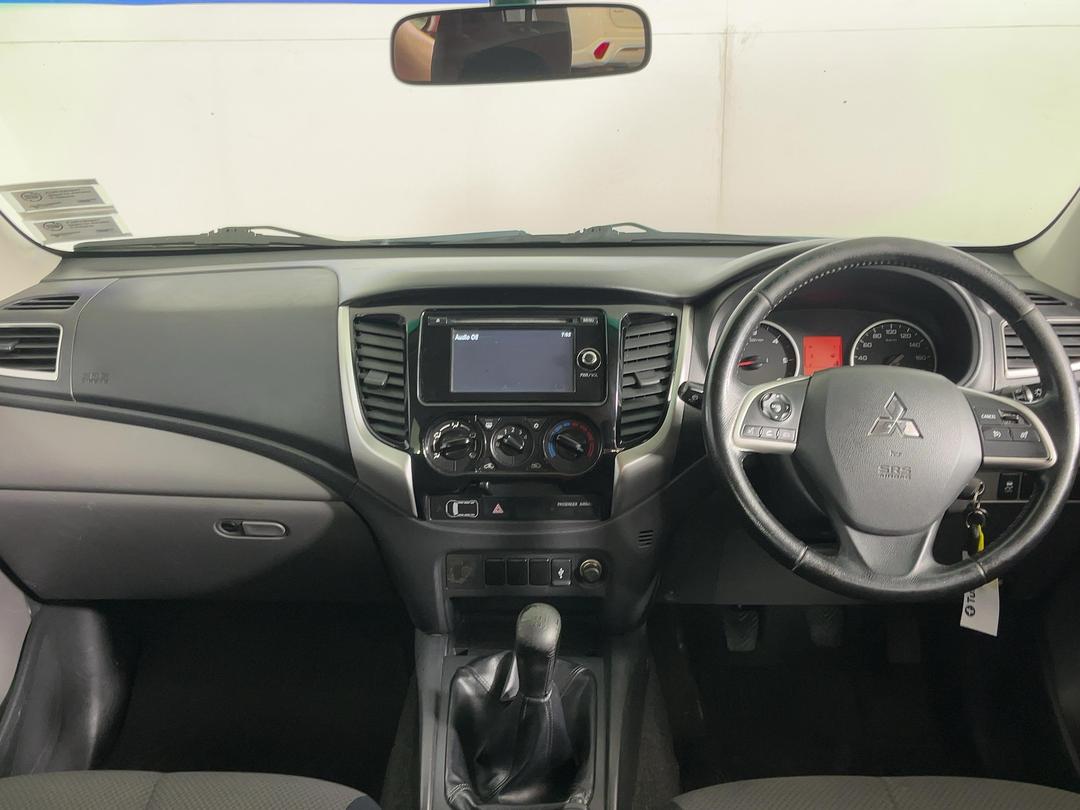 Photo '17' of Mitsubishi Triton