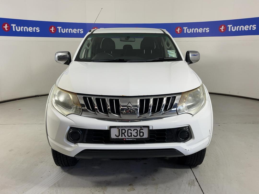 Photo '2' of Mitsubishi Triton