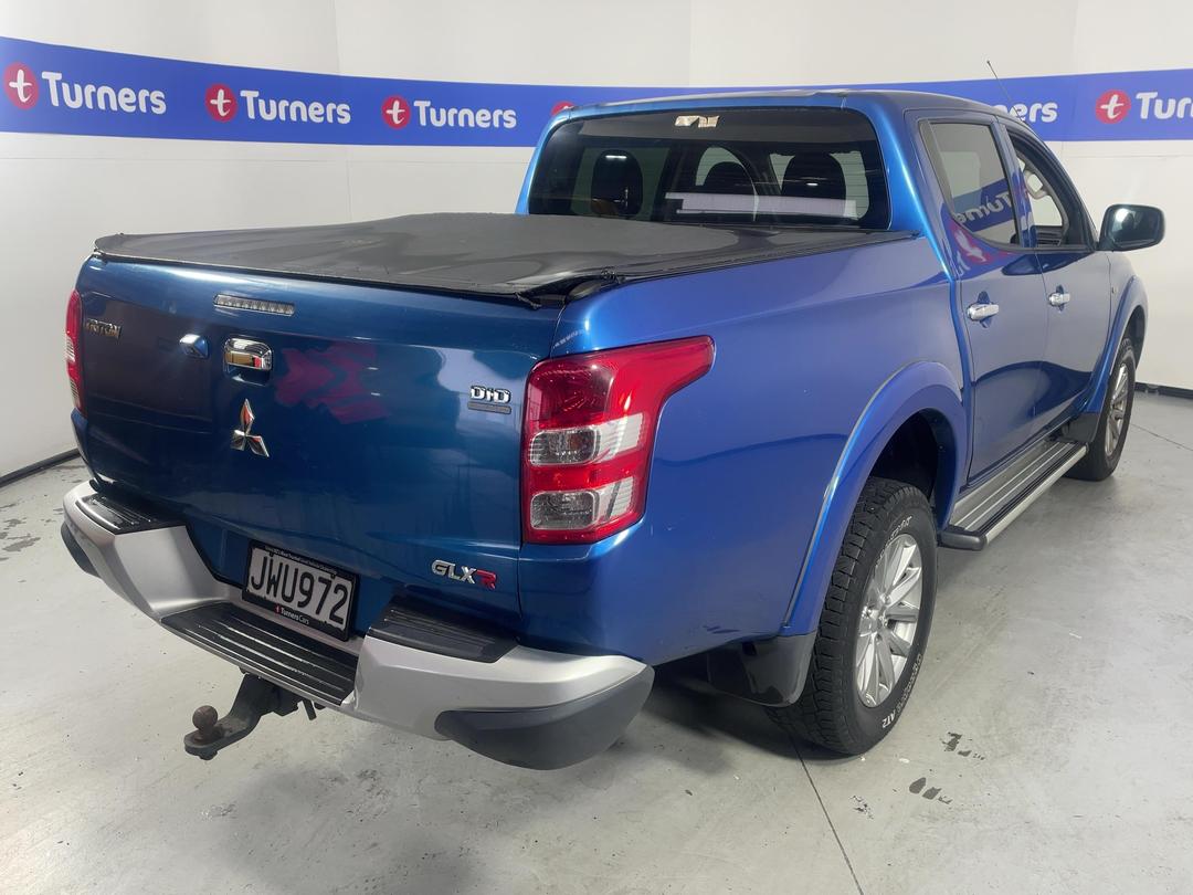 Photo '7' of Mitsubishi Triton