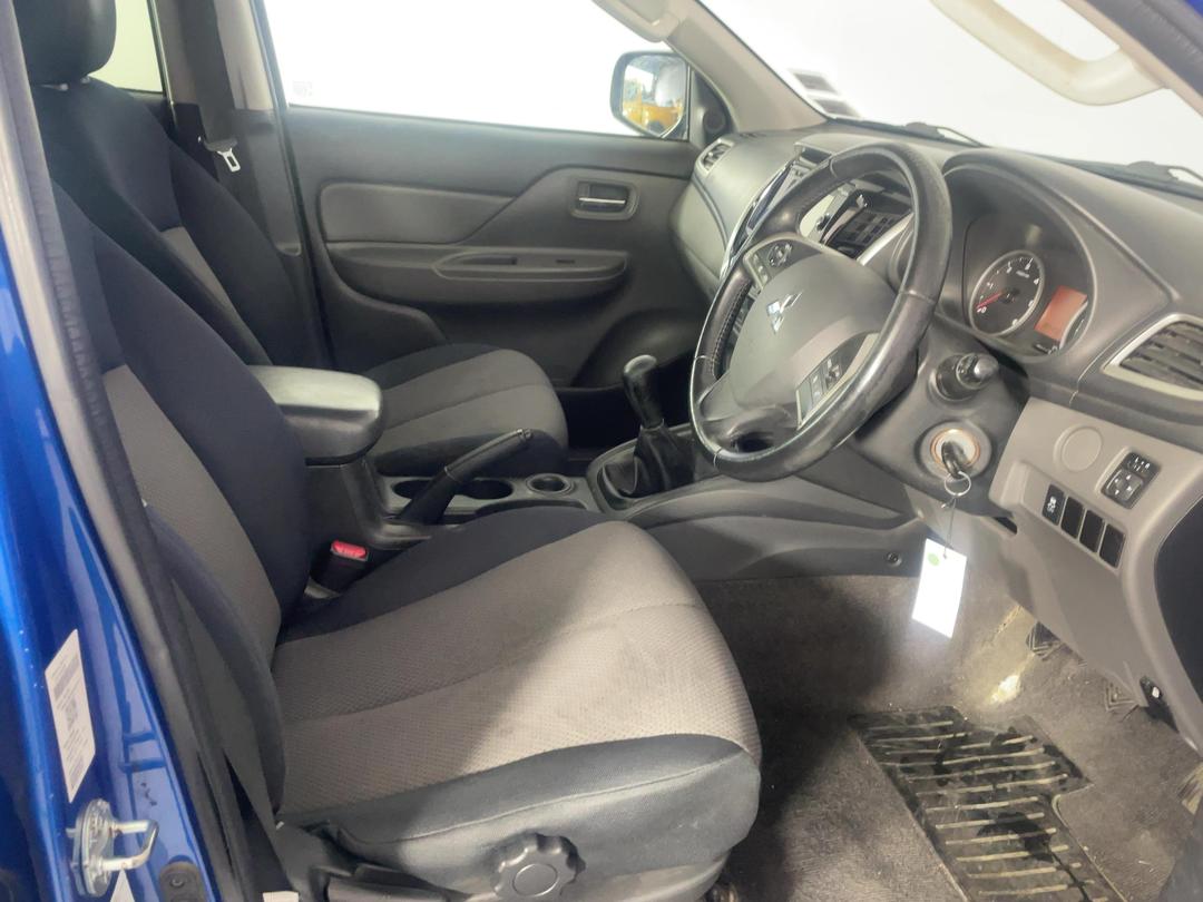 Photo '16' of Mitsubishi Triton
