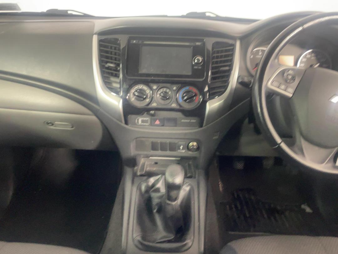 Photo '18' of Mitsubishi Triton