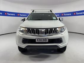 Photo '2' of Mitsubishi Triton