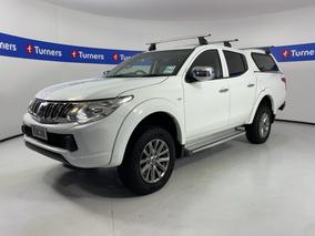 Photo '4' of Mitsubishi Triton