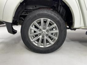 Photo '12' of Mitsubishi Triton