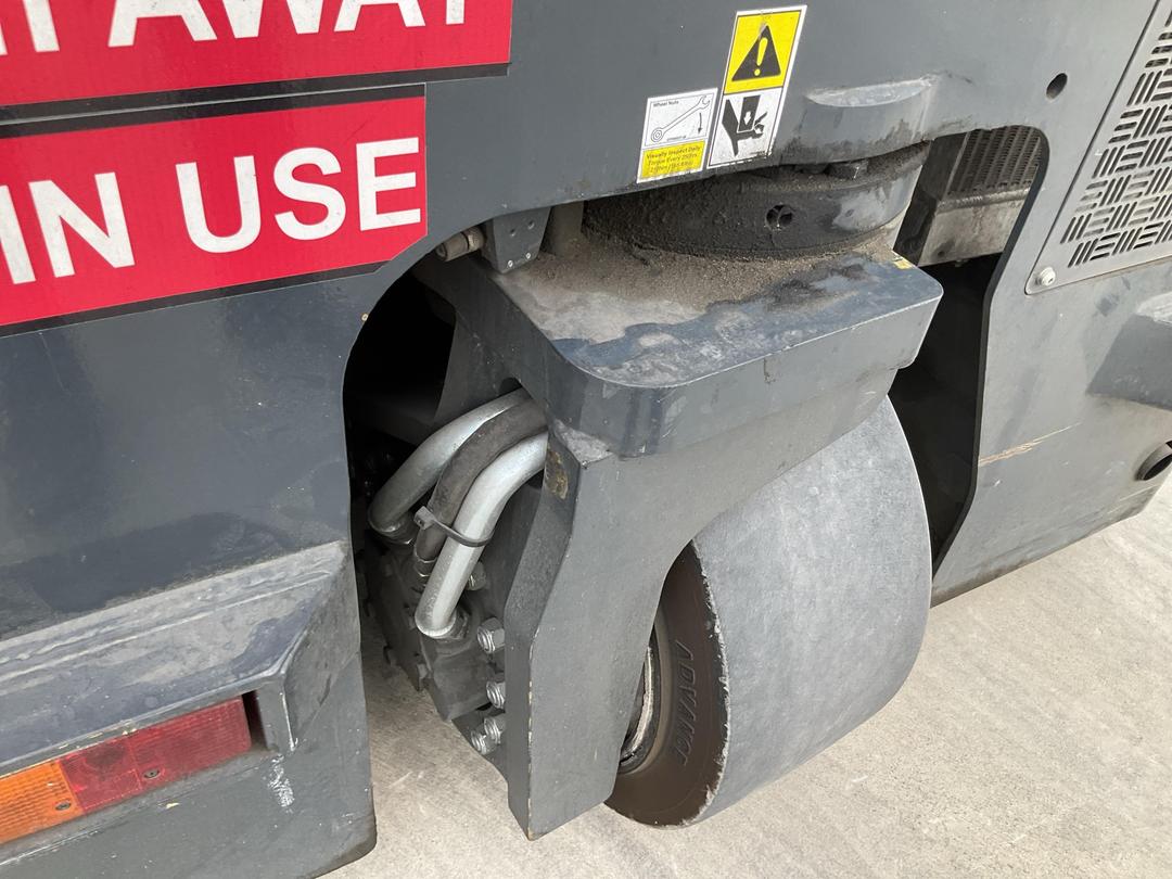 Photo '19' of Mobile Machine Combilift C3000CB Forklift