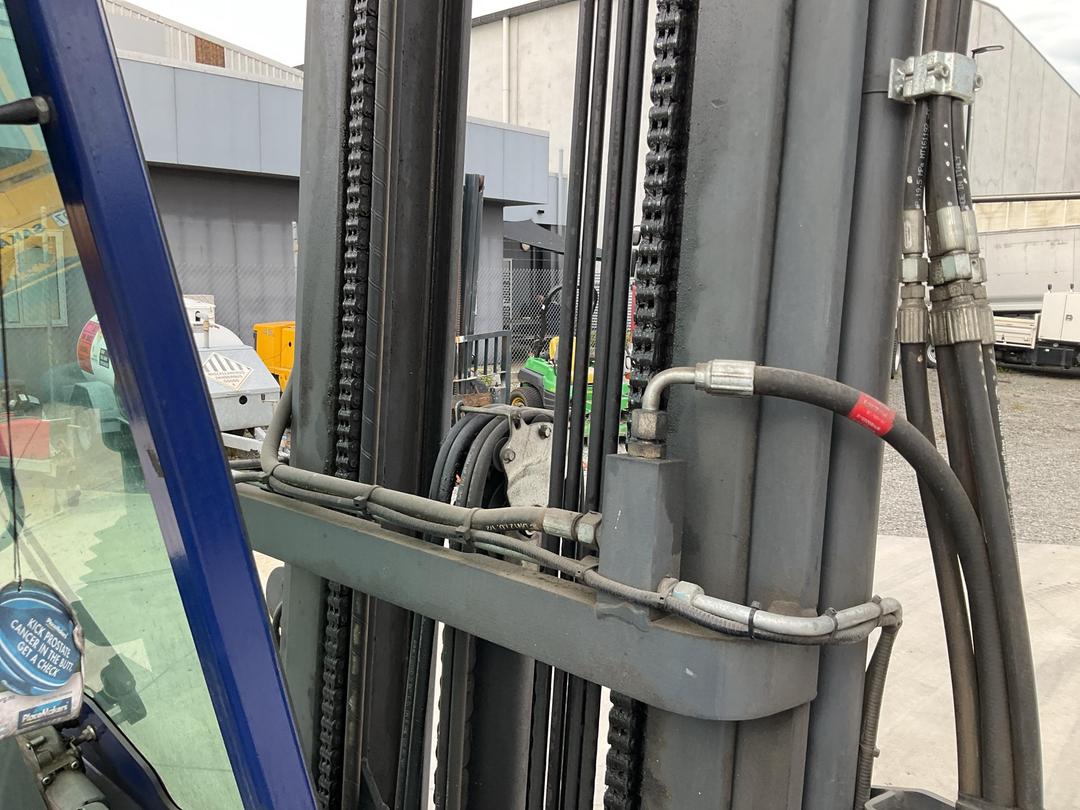 Photo '25' of Mobile Machine Combilift C3000CB Forklift